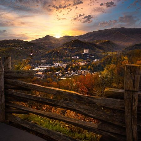 Hidden Creek, Pool Table, Hot Tub, 1089 Free Tickets Each Paid Day, Dollywood And More Gatlinburg Exterior photo