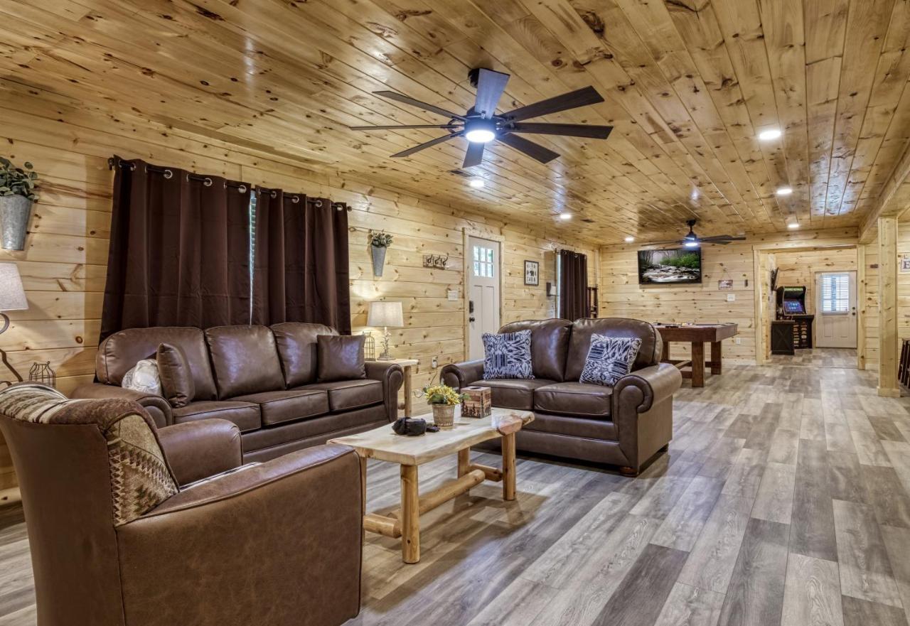 Hidden Creek, Pool Table, Hot Tub, 1089 Free Tickets Each Paid Day, Dollywood And More Gatlinburg Exterior photo