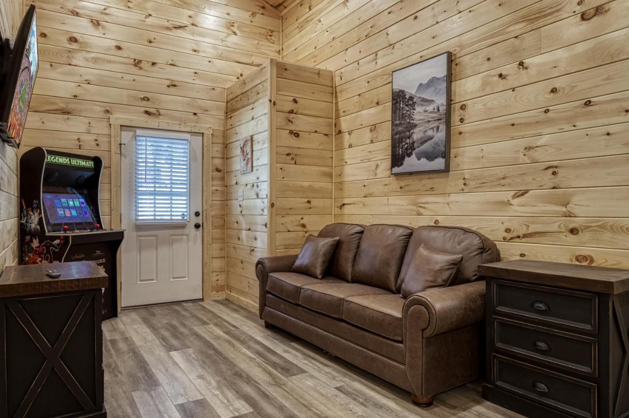 Hidden Creek, Pool Table, Hot Tub, 1089 Free Tickets Each Paid Day, Dollywood And More Gatlinburg Exterior photo