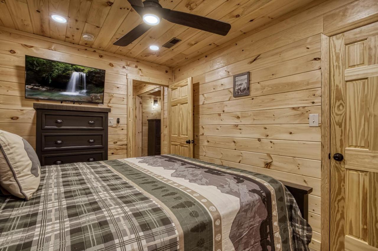 Hidden Creek, Pool Table, Hot Tub, 1089 Free Tickets Each Paid Day, Dollywood And More Gatlinburg Exterior photo