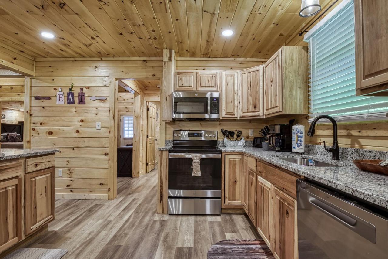 Hidden Creek, Pool Table, Hot Tub, 1089 Free Tickets Each Paid Day, Dollywood And More Gatlinburg Exterior photo